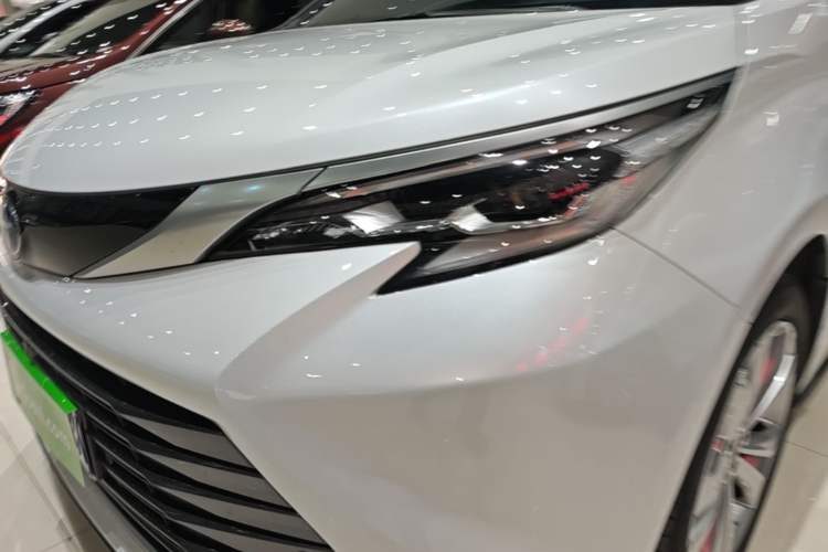 Used Toyota SIENNA 2023 2.5L Hybrid Deluxe Edition Left Front Headlight