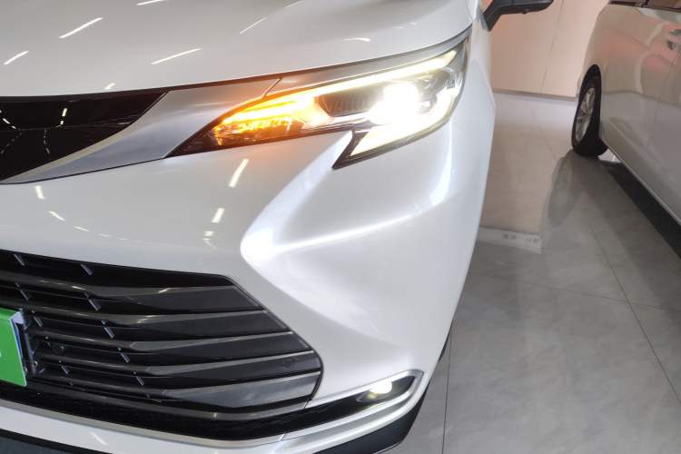 Used Toyota SIENNA 2023 2.5L Hybrid Luxury Edition Left Front Headlight