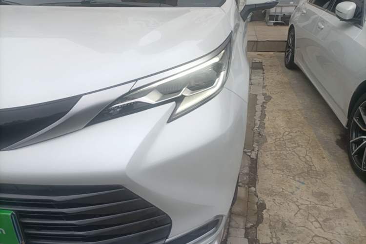 Used Toyota SIENNA 2023 2.5L Hybrid Deluxe Edition Left Front Headlight