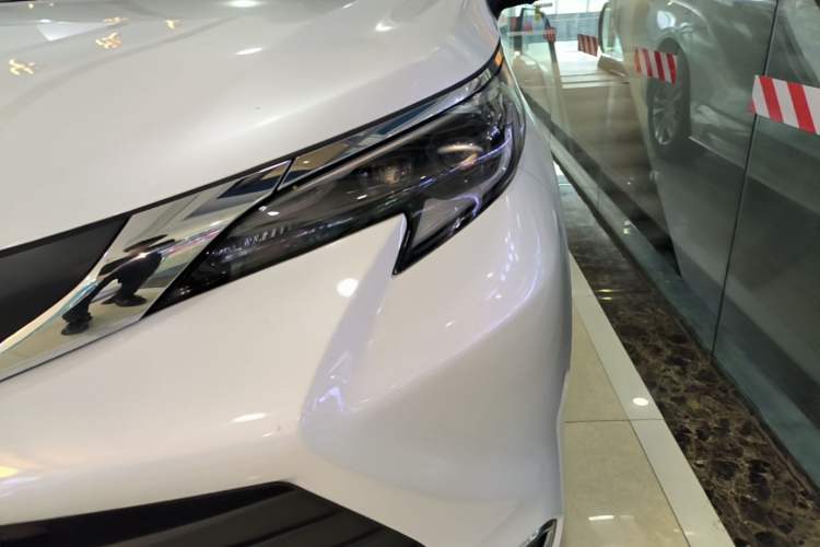 Used Toyota SIENNA 2023 2.5L Hybrid Comfort Edition Left Front Headlight