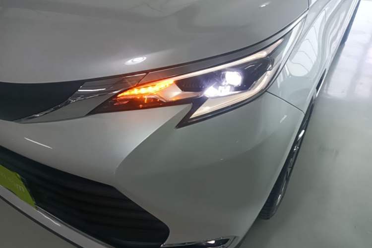 Used Toyota SIENNA 2023 2.5L Hybrid Comfort Edition Left Front Headlight