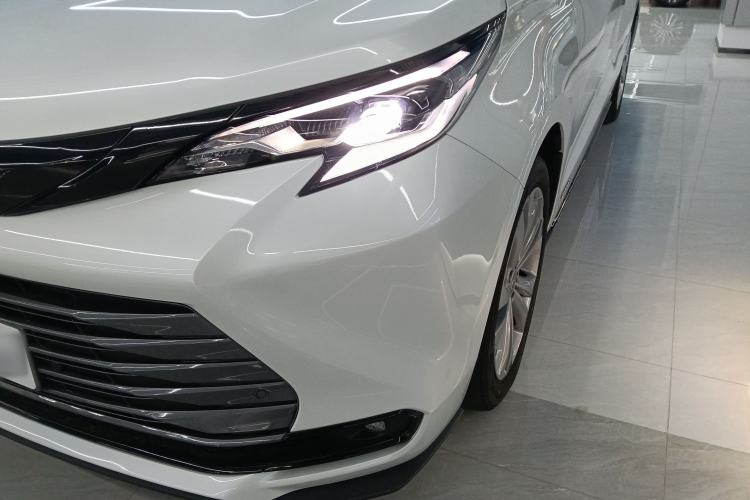 Used Toyota SIENNA 2023 2.5L Hybrid Deluxe Edition Left Front Headlight