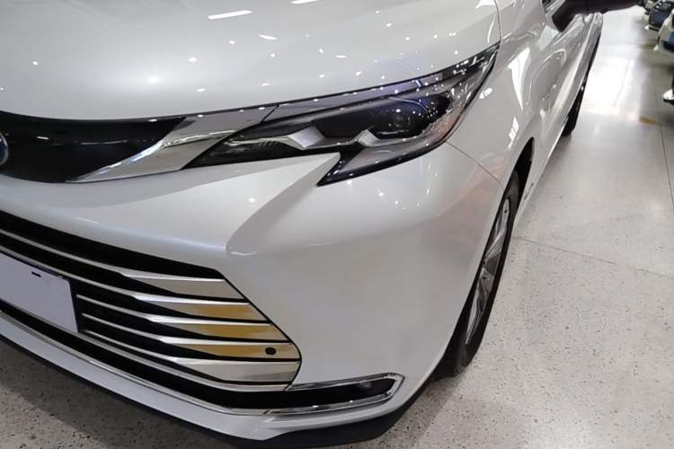 Used Toyota SIENNA 2023 2.5L Hybrid Comfort Edition Left Front Headlight