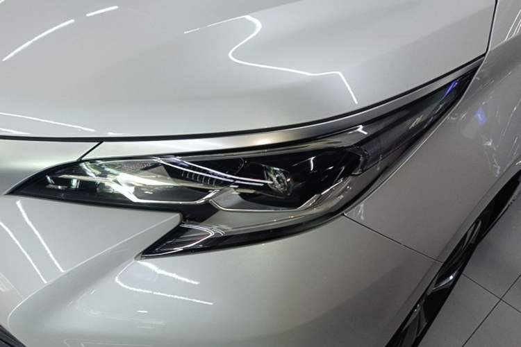 Used Toyota SIENNA 2023 2.5L Hybrid Deluxe Edition Left Front Headlight