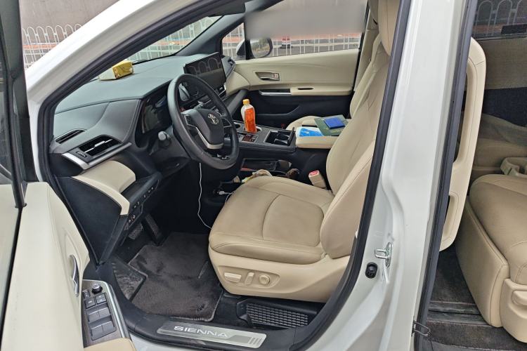 Used Toyota SIENNA 2023 2.5L Hybrid Ultimate Edition Left Front Seat