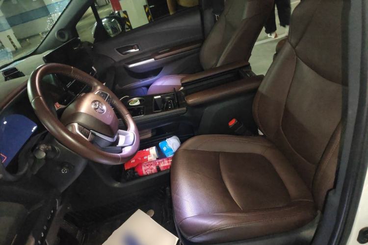 Used Toyota SIENNA 2023 Updated Version 2.5L Hybrid Platinum Edition Left Front Seat