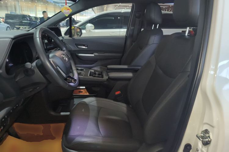 Used Toyota SIENNA 2023 2.5L Hybrid Deluxe Edition Left Front Seat