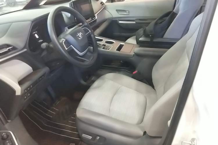 Used Toyota SIENNA 2023 2.5L Hybrid Comfort Edition Left Front Seat