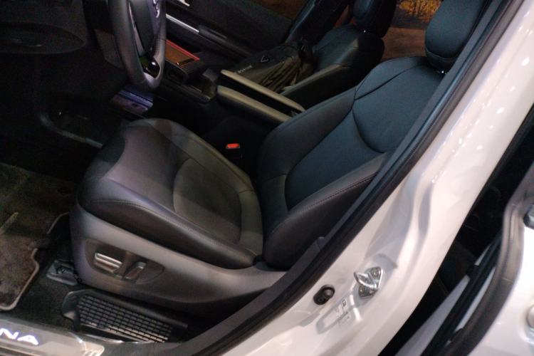 Used Toyota SIENNA 2023 2.5L Hybrid Deluxe Edition Left Front Seat