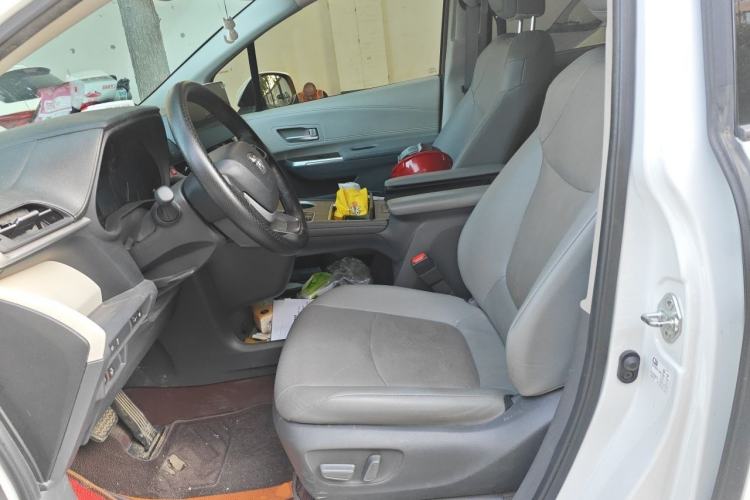 Used Toyota SIENNA 2023 2.5L Hybrid Luxury Edition Left Front Seat