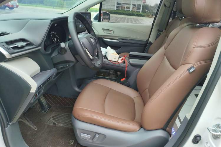 Used Toyota SIENNA 2023 2.5L Hybrid Comfort Edition Left Front Seat