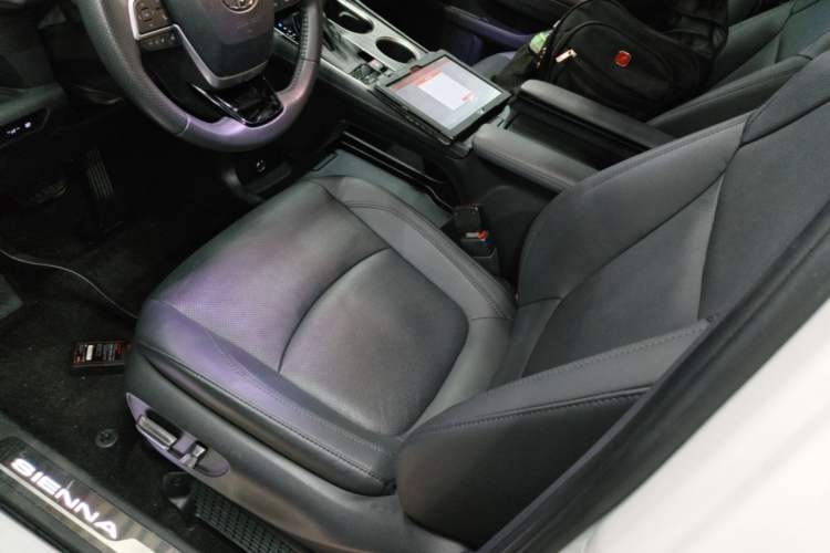 Used Toyota SIENNA 2023 2.5L Hybrid Deluxe Edition Left Front Seat