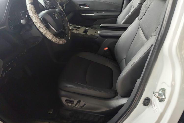Used Toyota SIENNA 2023 2.5L Hybrid Deluxe Edition Left Front Seat