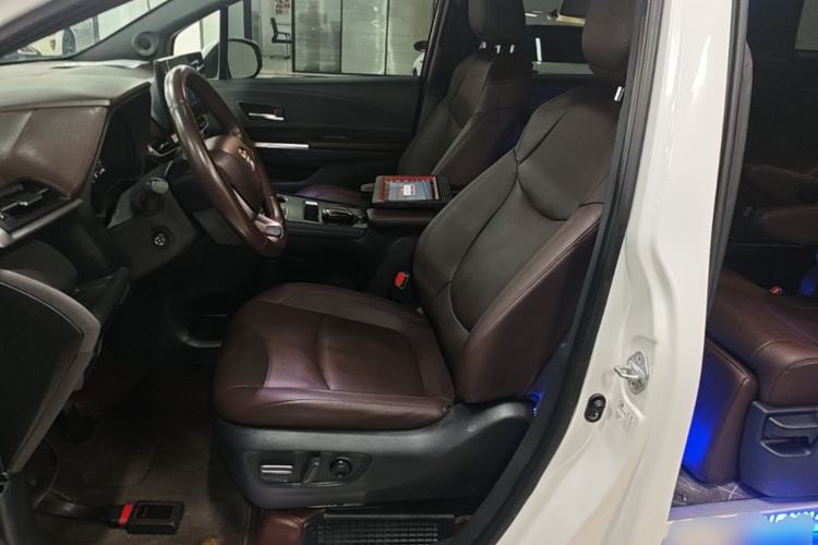 Used Toyota SIENNA 2023 2.5L Hybrid Platinum Edition Left Front Seat