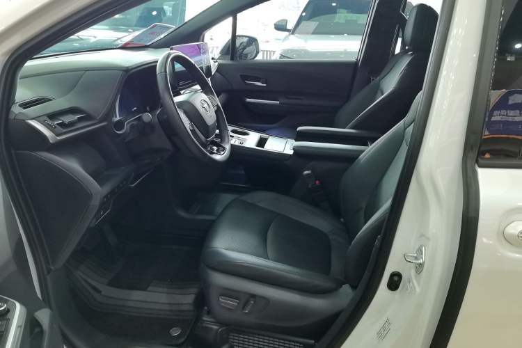 Used Toyota SIENNA 2023 2.5L Hybrid Ultimate Edition Left Front Seat