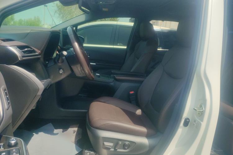Used Toyota SIENNA 2023 2.5L Hybrid Platinum Edition Left Front Seat