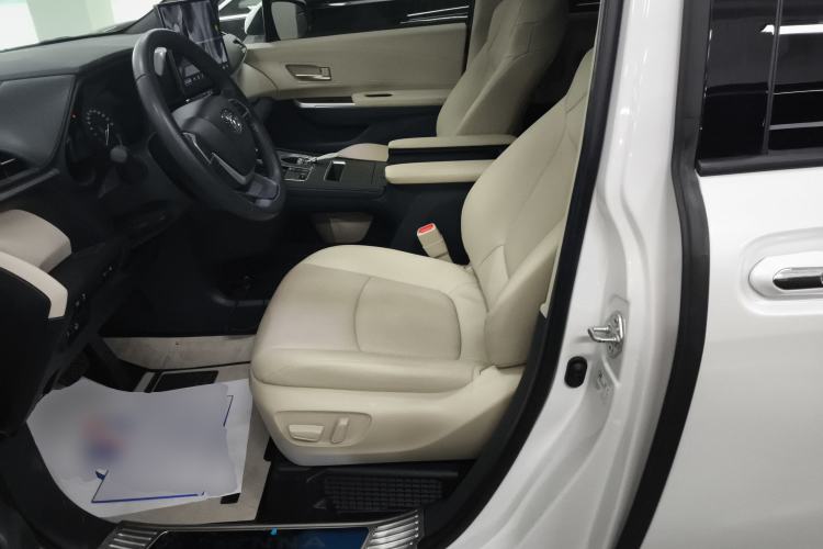 Used Toyota SIENNA 2023 2.5L Hybrid Luxury Edition Left Front Seat