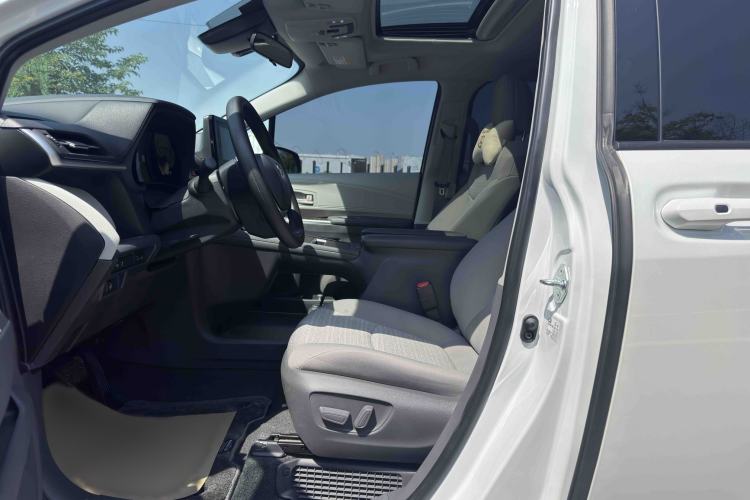 Used Toyota SIENNA 2023 2.5L Hybrid Comfort Edition Left Front Seat