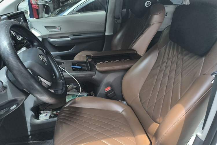 Used Toyota SIENNA 2023 2.5L Hybrid Comfort Edition Left Front Seat