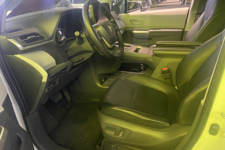 Used Toyota SIENNA 2023 2.5L Hybrid Comfort Edition Left Front Seat
