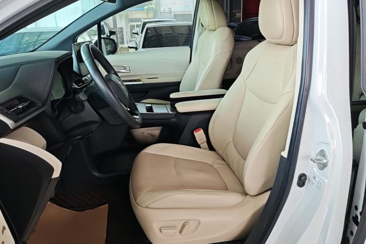 Used Toyota SIENNA 2023 2.5L Hybrid Deluxe Edition Left Front Seat