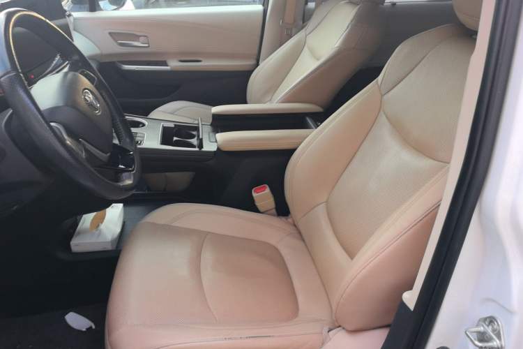 Used Toyota SIENNA 2023 2.5L Hybrid Deluxe Edition Left Front Seat