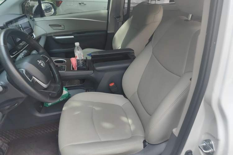 Used Toyota SIENNA 2023 2.5L Hybrid Comfort Edition Left Front Seat