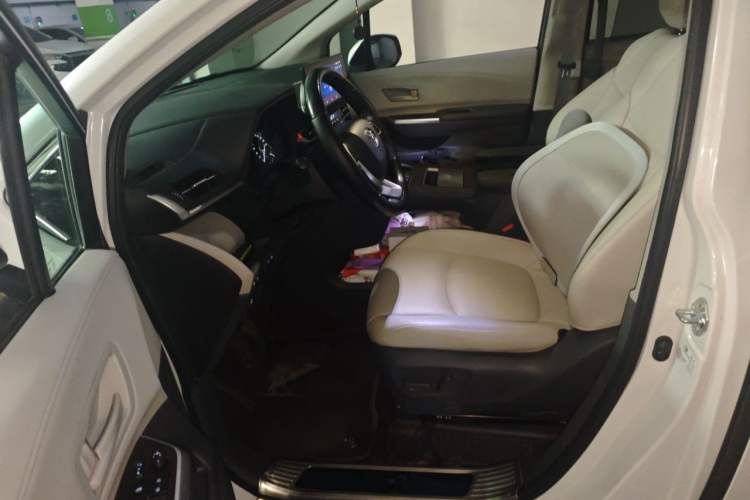 Used Toyota SIENNA 2023 2.5L Hybrid Comfort Edition Left Front Seat