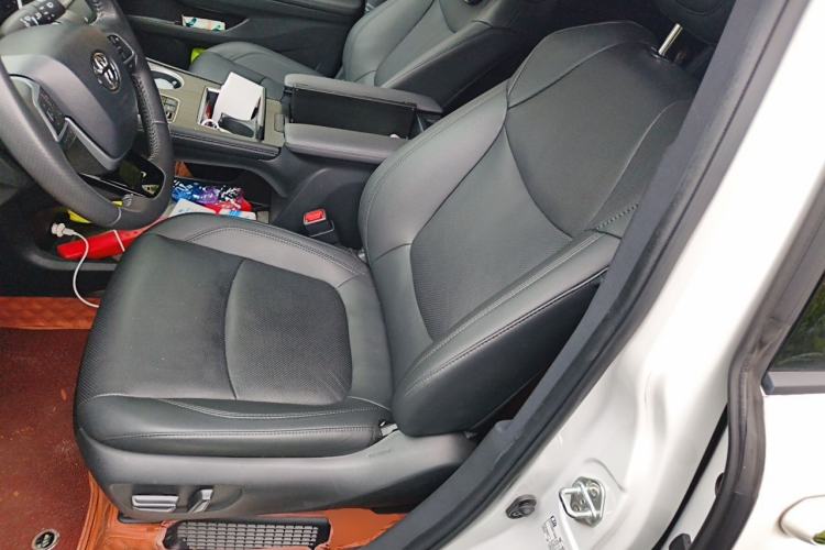 Used Toyota SIENNA 2023 2.5L Hybrid Deluxe Edition Left Front Seat