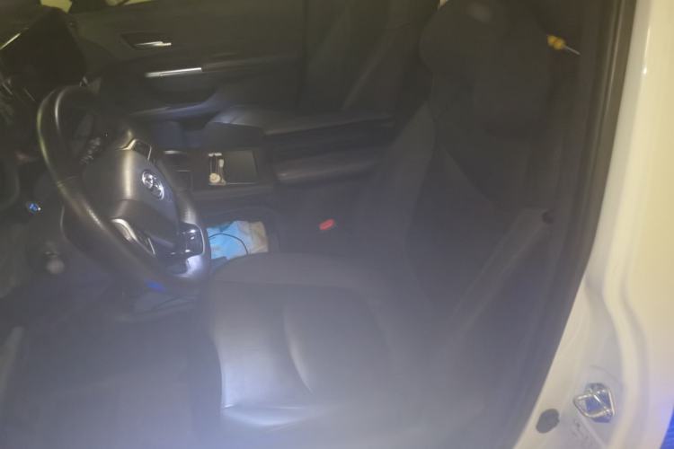 Used Toyota SIENNA 2023 2.5L Hybrid Deluxe Edition Left Front Seat