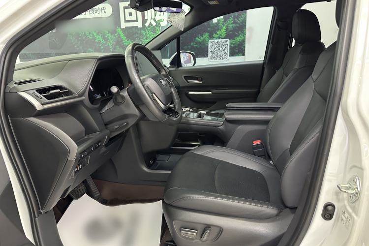 Used Toyota SIENNA 2023 2.5L Hybrid Deluxe Edition Left Front Seat