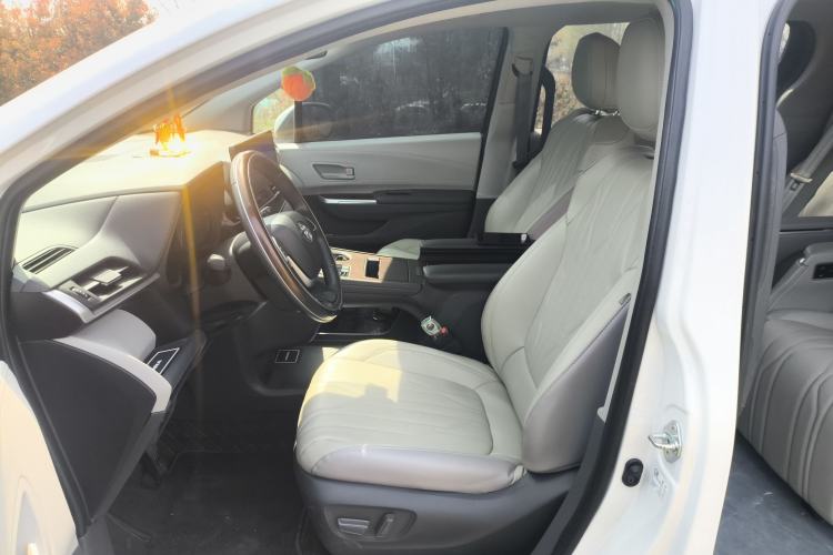 Used Toyota SIENNA 2023 2.5L Hybrid Comfort Edition Left Front Seat