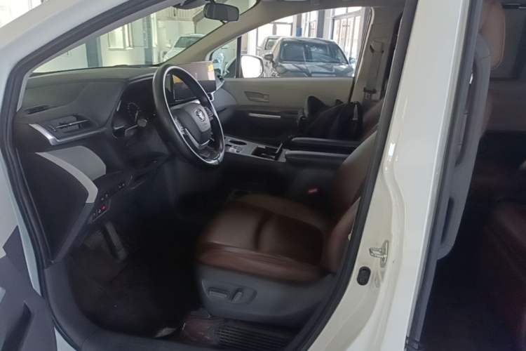 Used Toyota SIENNA 2023 2.5L Hybrid Comfort Edition Left Front Seat