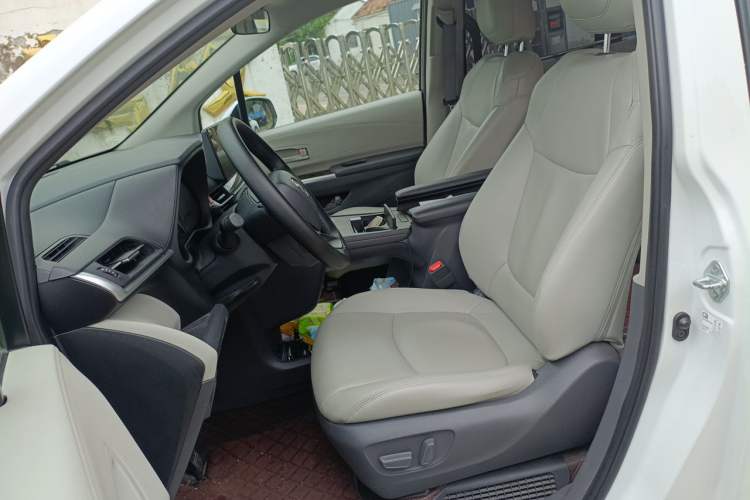 Used Toyota SIENNA 2023 2.5L Hybrid Comfort Edition Left Front Seat