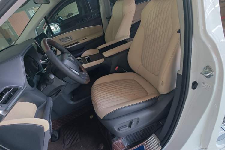 Used Toyota SIENNA 2023 2.5L Hybrid Comfort Edition Left Front Seat