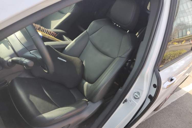 Used Toyota SIENNA 2023 2.5L Hybrid Deluxe Edition Left Front Seat
