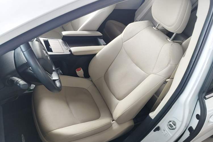 Used Toyota SIENNA 2023 2.5L Hybrid Luxury Edition Left Front Seat