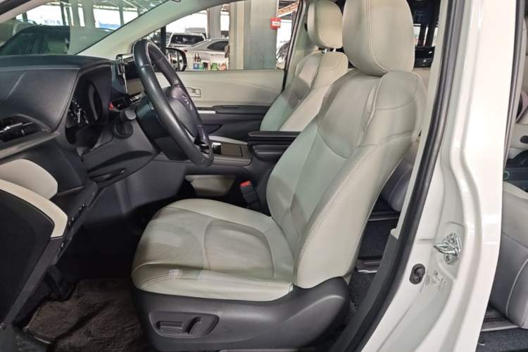 Used Toyota SIENNA 2023 2.5L Hybrid Comfort Edition Left Front Seat