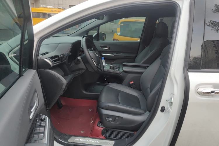 Used Toyota SIENNA 2023 2.5L Hybrid Deluxe Edition Left Front Seat