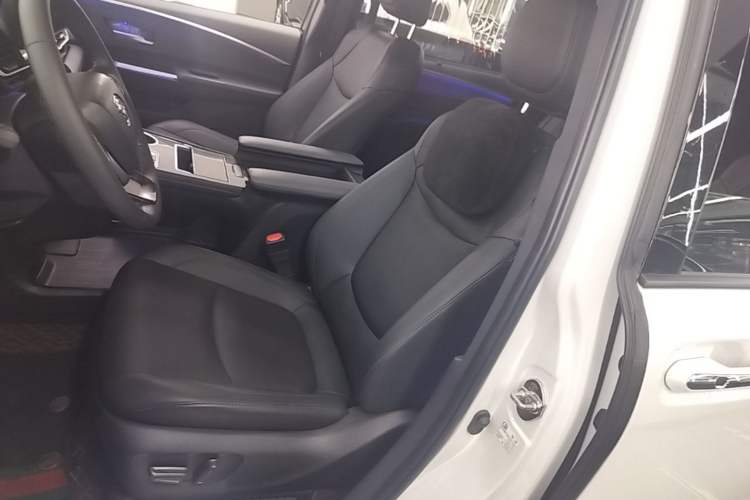 Used Toyota SIENNA 2023 2.5L Hybrid Deluxe Edition Left Front Seat