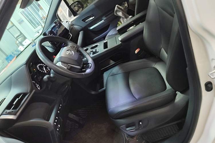 Used Toyota SIENNA 2023 2.5L Hybrid Deluxe Edition Left Front Seat