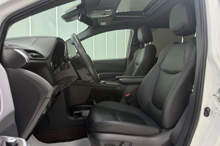 Used Toyota SIENNA 2023 2.5L Hybrid Deluxe Edition Left Front Seat
