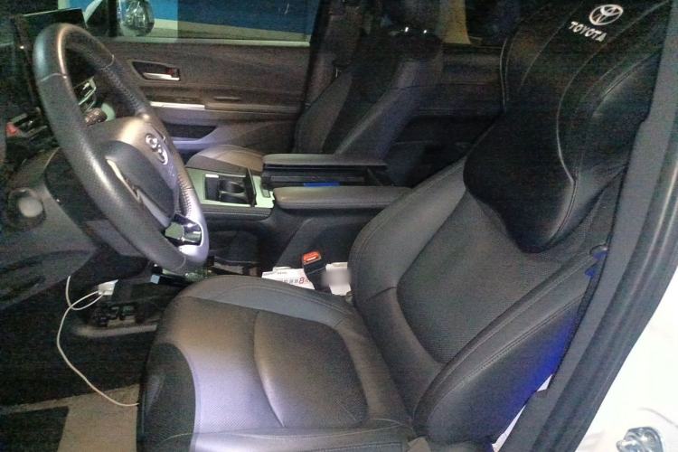 Used Toyota SIENNA 2023 2.5L Hybrid Deluxe Edition Left Front Seat