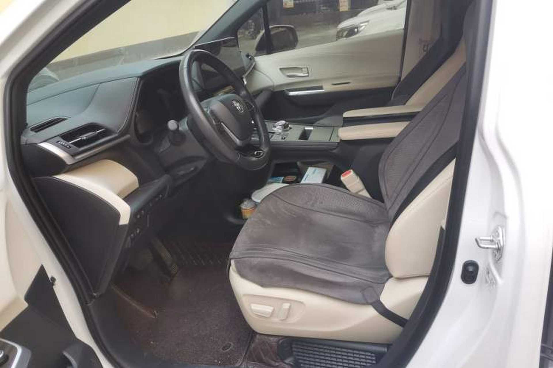 Used Toyota SIENNA 2023 2.5L Hybrid Deluxe Edition Left Front Seat
