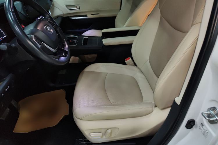 Used Toyota SIENNA 2023 2.5L Hybrid Ultimate Edition Left Front Seat