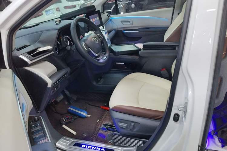 Used Toyota SIENNA 2023 2.5L Hybrid Comfort Edition Left Front Seat