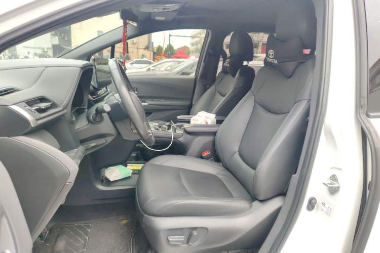 Used Toyota SIENNA 2023 2.5L Hybrid Deluxe Edition Left Front Seat