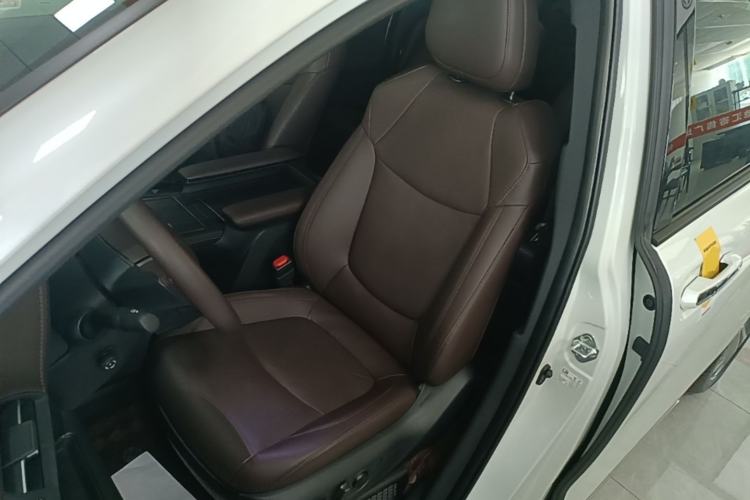 Used Toyota SIENNA 2023 2.5L Hybrid Platinum Edition Left Front Seat