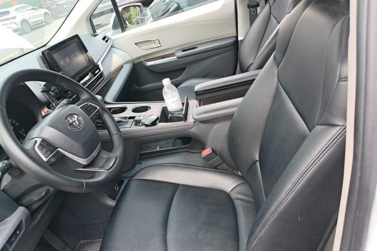 Used Toyota SIENNA 2023 2.5L Hybrid Comfort Edition Left Front Seat