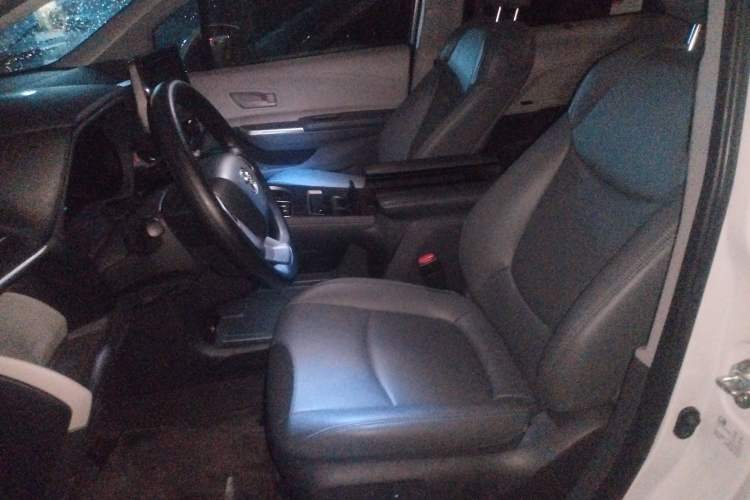 Used Toyota SIENNA 2023 2.5L Hybrid Comfort Edition Left Front Seat